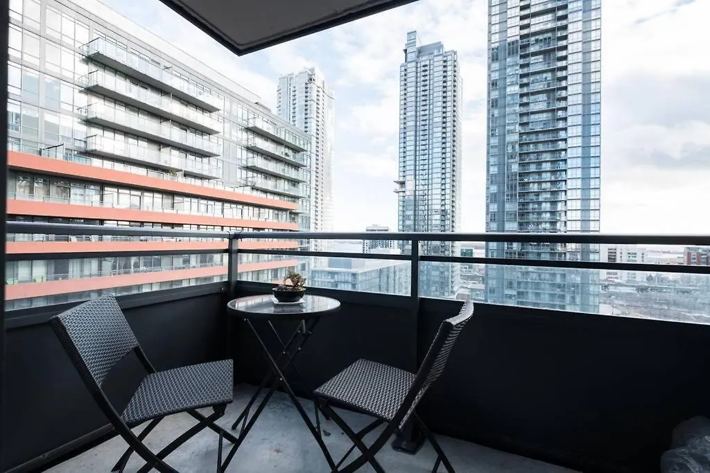 1B/1Ba Corner Lake View Condo Toronto Kanada