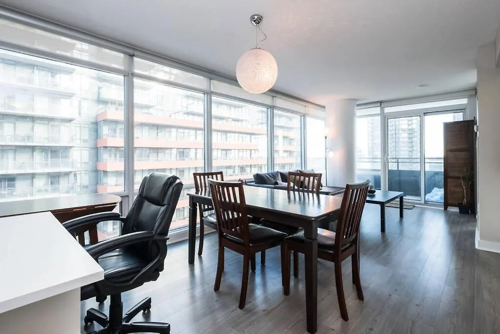 1B/1Ba Corner Lake View Condo Toronto Apartament
